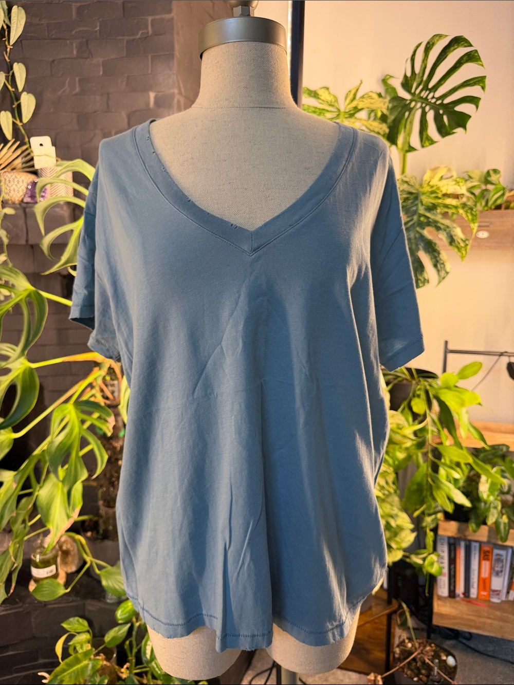 Women's V-Neck Short Sleeve Tee in Dusty Blue